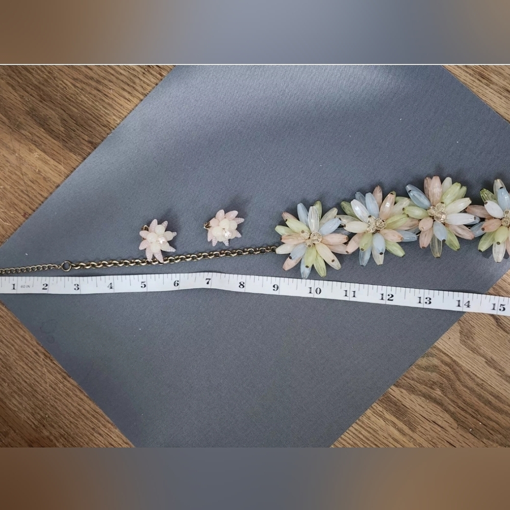 RARE Vintage Pastel Lucite Daisy Necklace - Picture 7 of 8